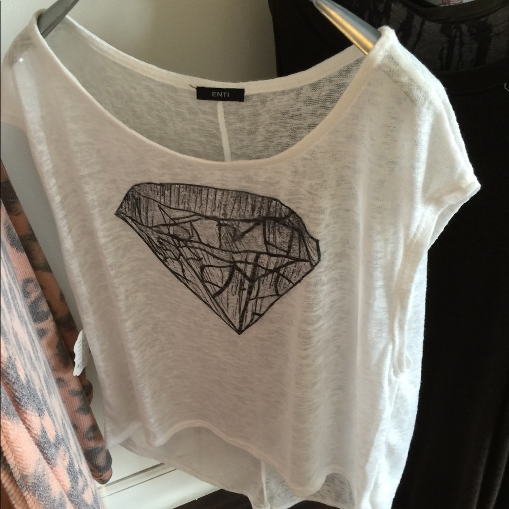 BNWOT Size M Enti Diamond on White Top Sleeveless